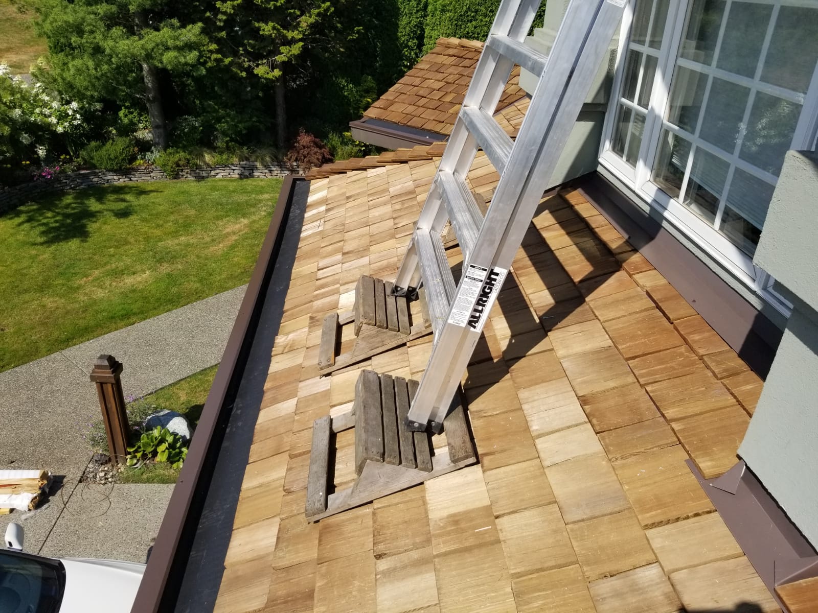 Cedar-shakes-roof-in-Coquitlam-Best-Quality-Roofing